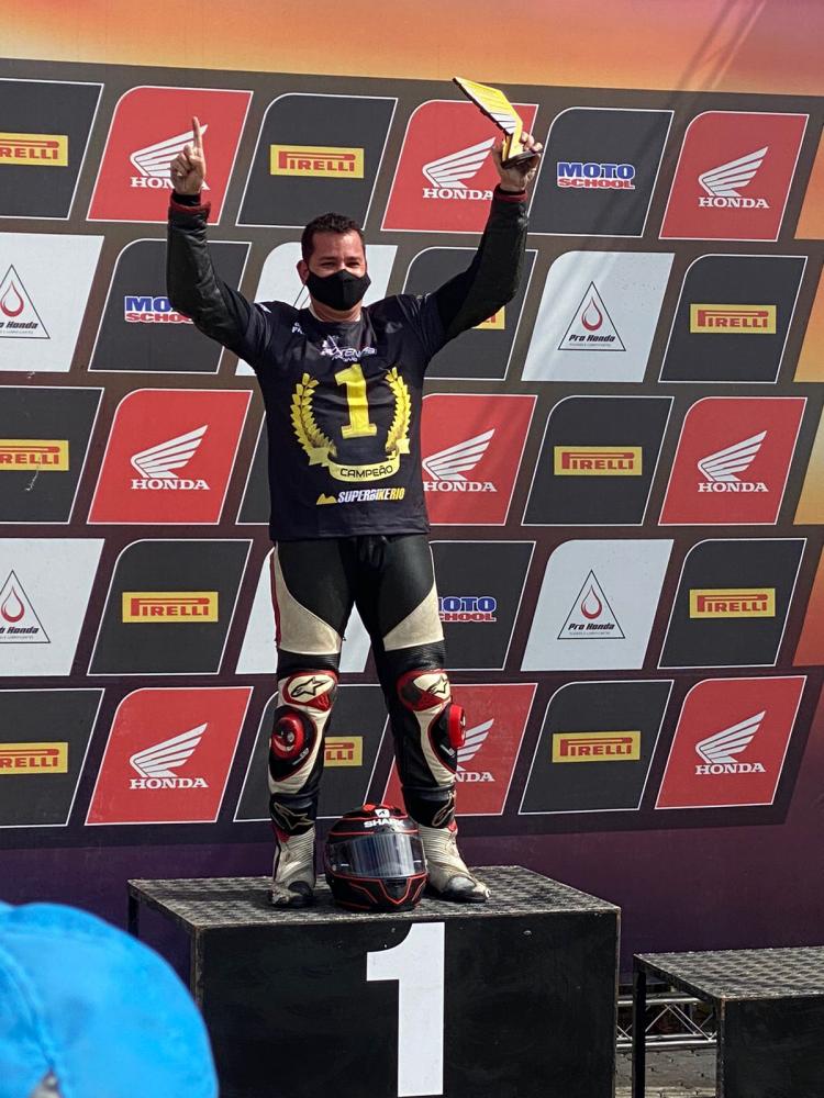 Ubaense Vinícius Talma é campeão na motovelocidade