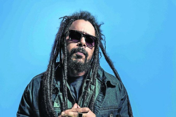 Marcelo Falcão apresenta a turnê de seu disco solo em abril em Ubá