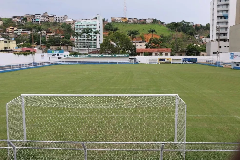 Jogo beneficente em Ubá reúne craques do futebol brasileiro 