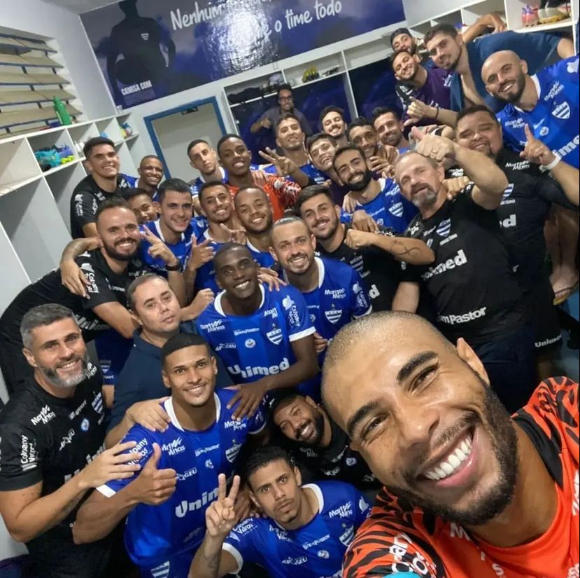 Com gol de 