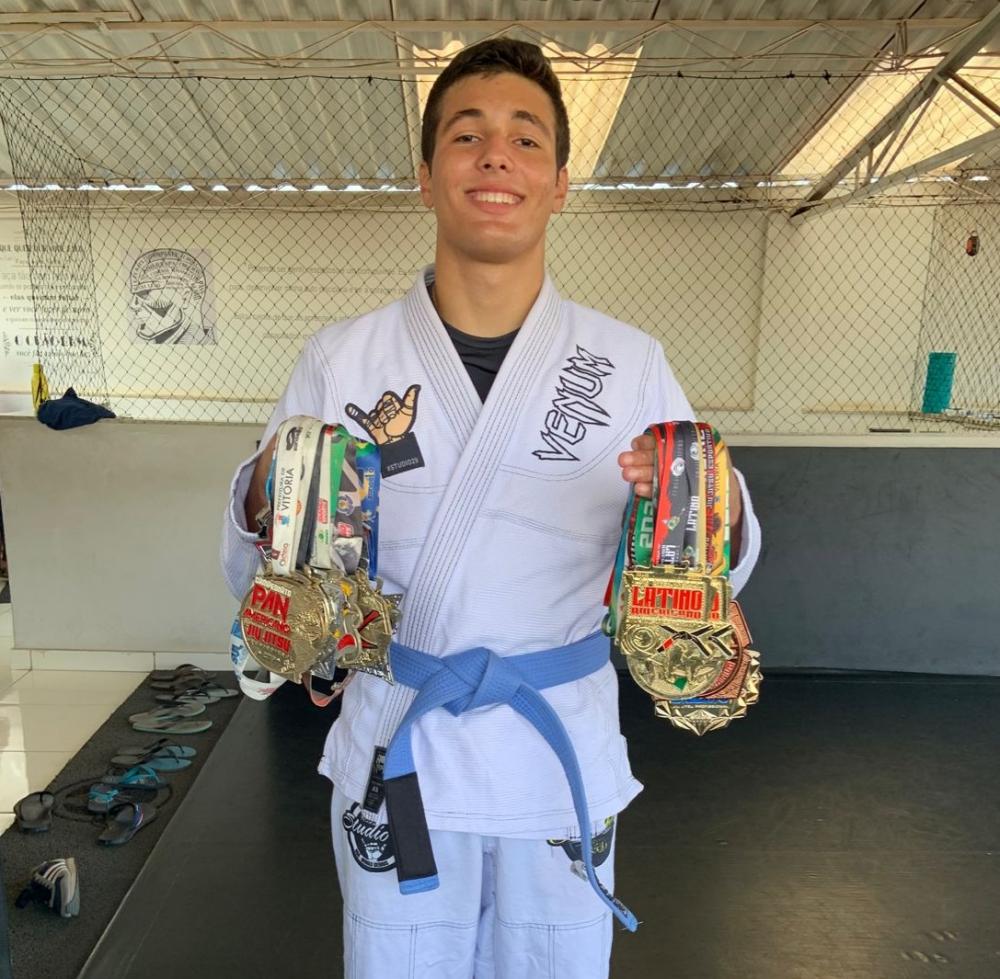 Promessa do jiu-jitsu, jovem residente em Ubá soma mais de 70 conquistas na modalidade