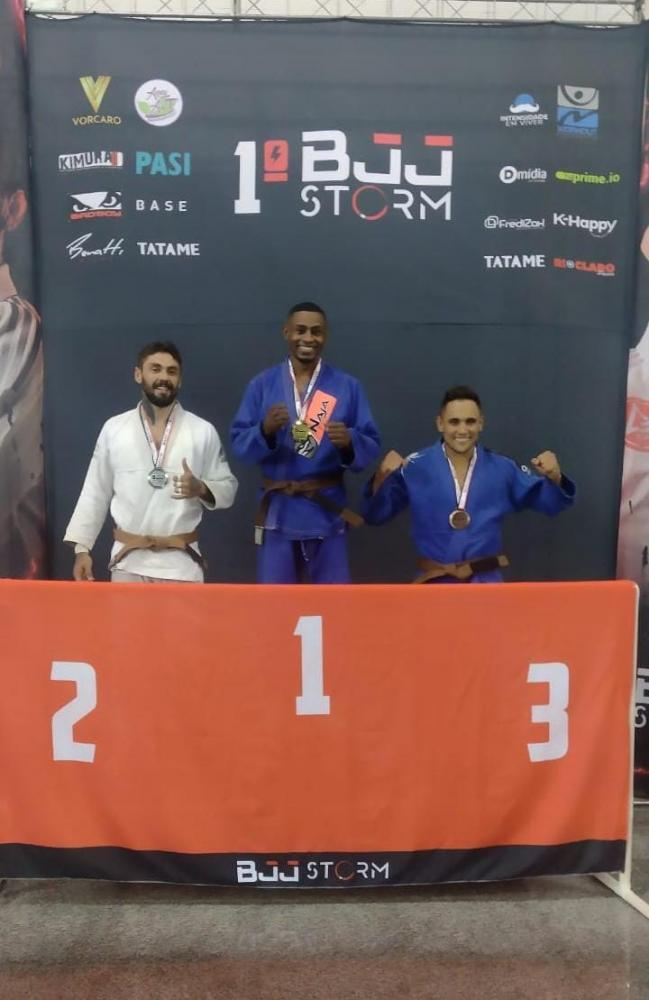 Atleta ubaense Jonathan Santiago vence torneio de jiu-jítsu em Belo Horizonte