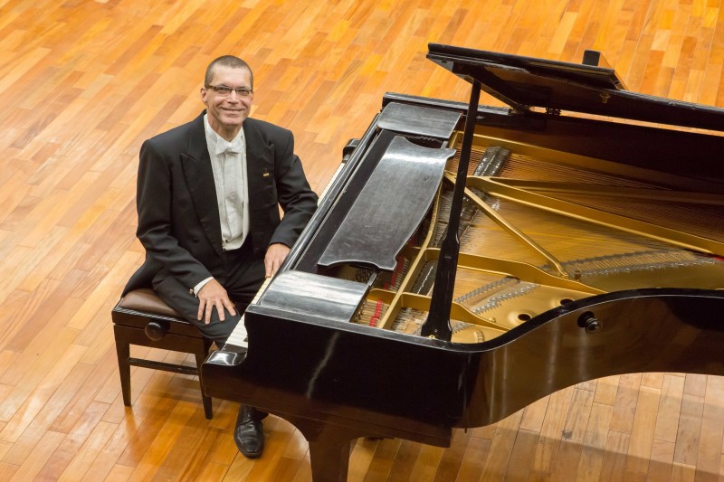 Pianista André Carrara apresenta recital no Fórum Cultural em Ubá