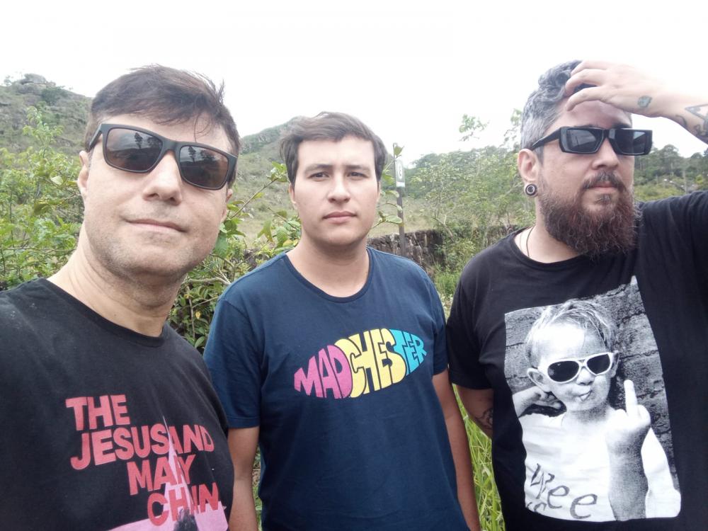 Banda Verbase lança álbum, faz colaboração e se prepara para festival