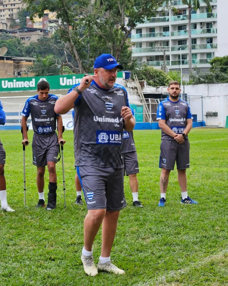 Técnico Luciano Quadros estreia hoje no comando do Aymorés em Juiz de Fora