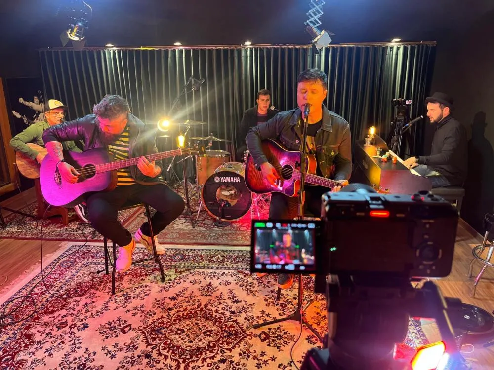 “Acústico Verbase – Por Trás das Canções” estreia no Music Box Brazil e revela bastidores da trajetória da banda mineira
