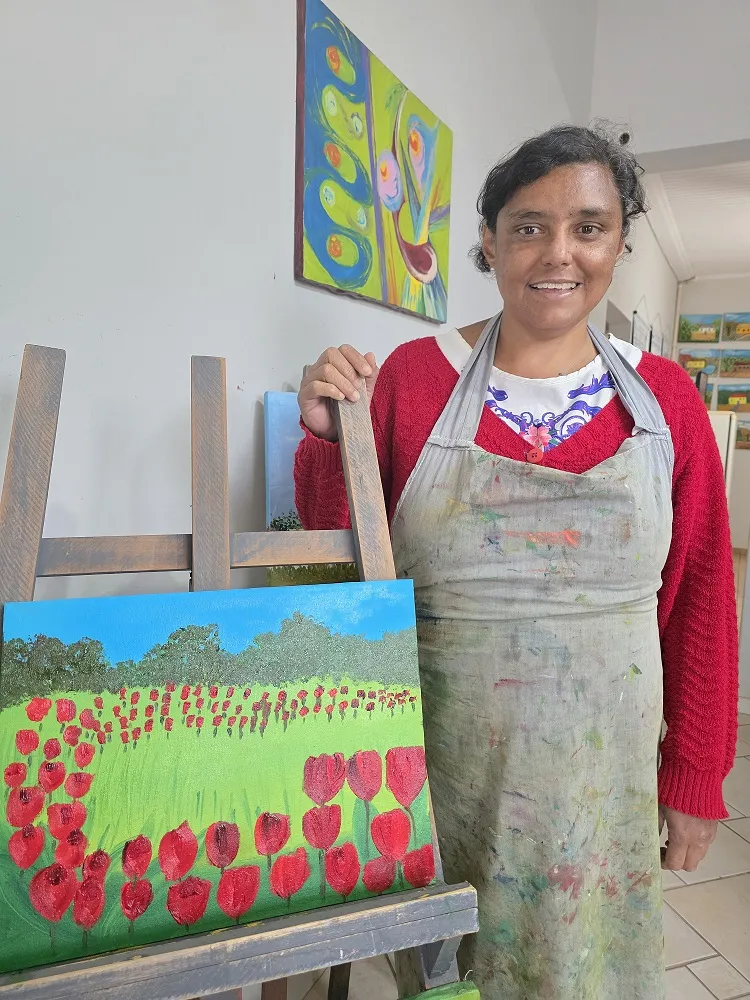 Câmara de Ubá recebe exposição da Associação Andorinhas que une arte e inclusão social