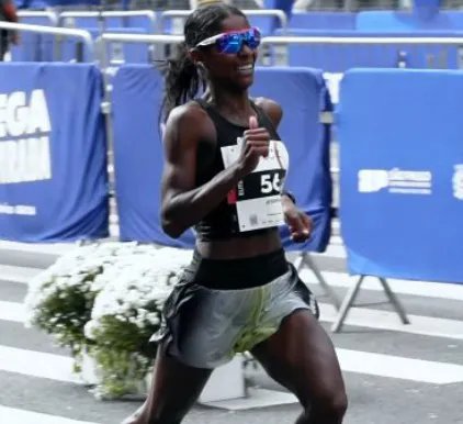 Atleta de Ubá, Jessica Ladeira brilha na São Silvestre 2025 e fica entre as melhores do país