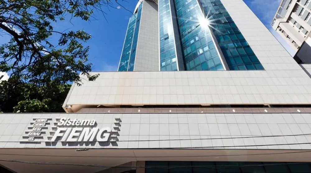 FIEMG critica proposta de redução da jornada de trabalho e pede adiamento da discussão