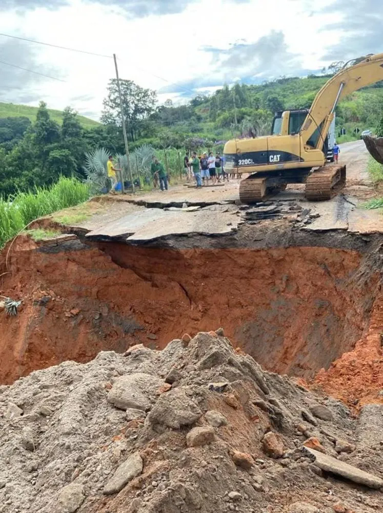DER libera trecho da MG-285 em Astolfo Dutra após obras emergenciais