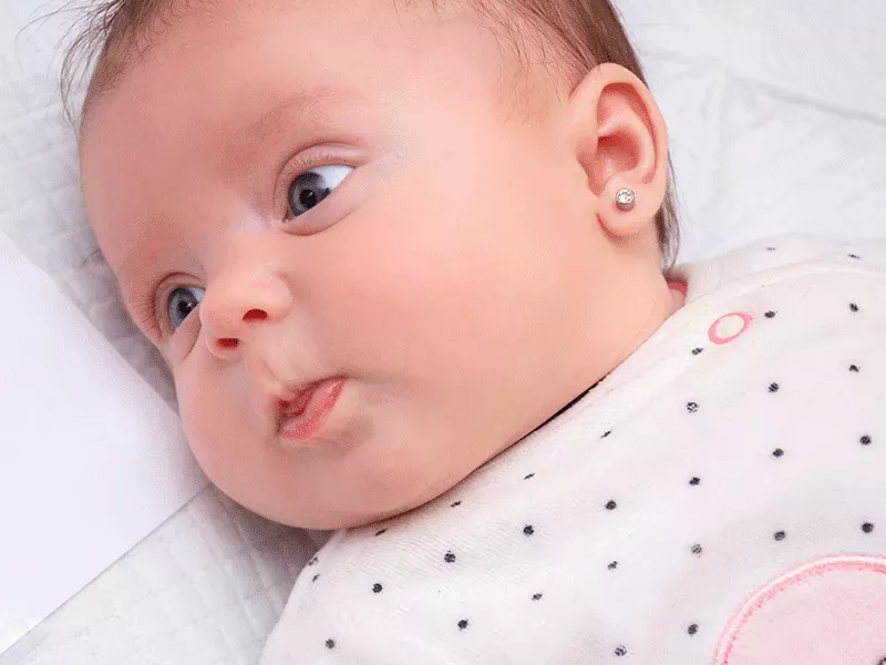 Humanização e técnica especializada transformam momento do primeiro brinquinho em experiência acolhedora para famílias