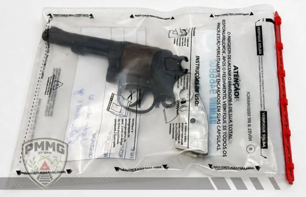 Foragido da Justiça é preso com revólver de numeração raspada em Visconde do Rio Branco