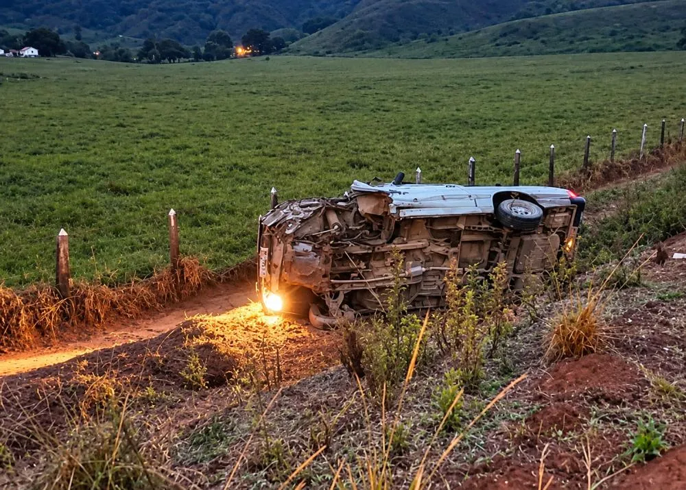 Motorista é preso por suspeita de embriaguez após colisão na MG-353 entre Guarani e Piraúba