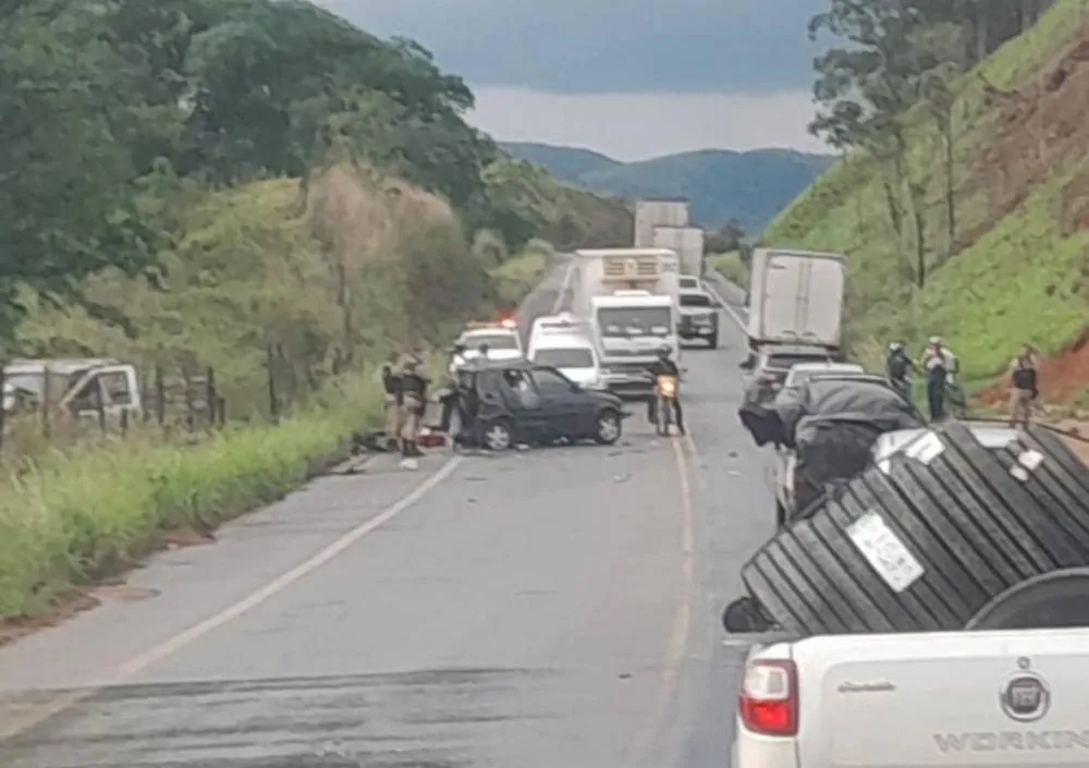 Colisão entre veículos na MGC-120, entre Visconde do Rio Branco e São Geraldo, deixa duas pessoas mortas