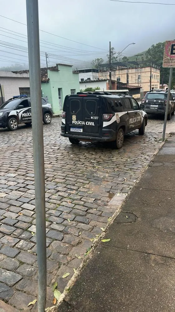 Movimentação policial em Divinésia levanta suspeitas de ligação com operação do Gaeco em Ubá
