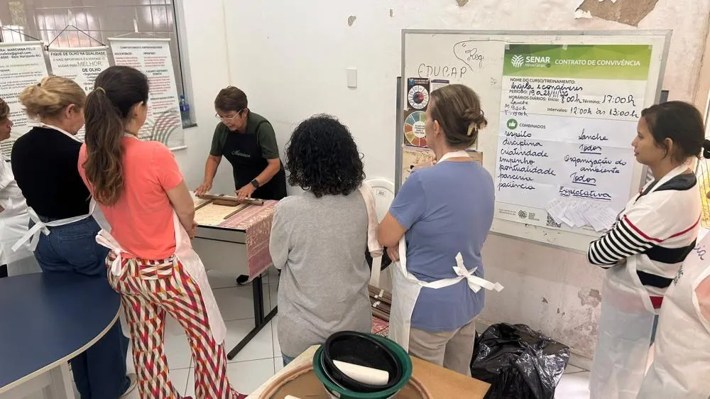 Curso de artesanato em argila ensina técnicas e incentiva geração de renda em Ubá