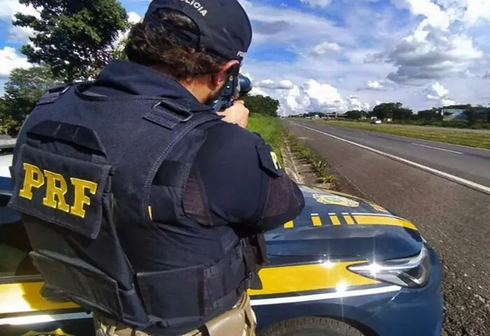 PRF intensifica fiscalização nas rodovias de Minas Gerais durante o feriado de Finados