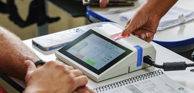 Respeitar a democracia, sem abrir mão da liberdade de questionar