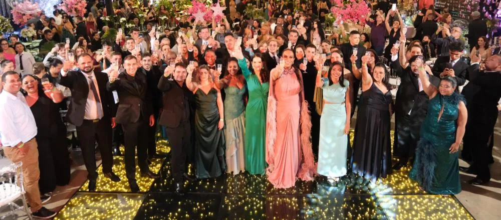 Noite In Evidência reúne 650 convidados e homenageia 65 personalidades e empresas em Ubá